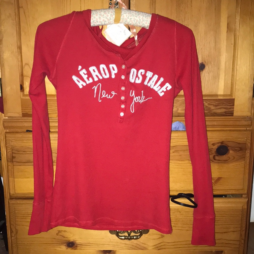 AéRopostale New York thermal. size small and tight fit